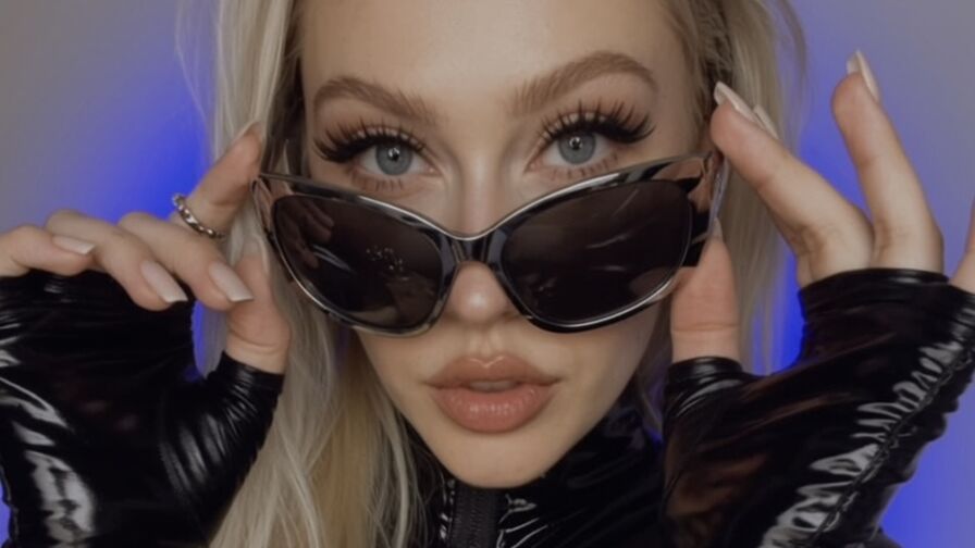 LiyaWilde – Female | Glam Magazine