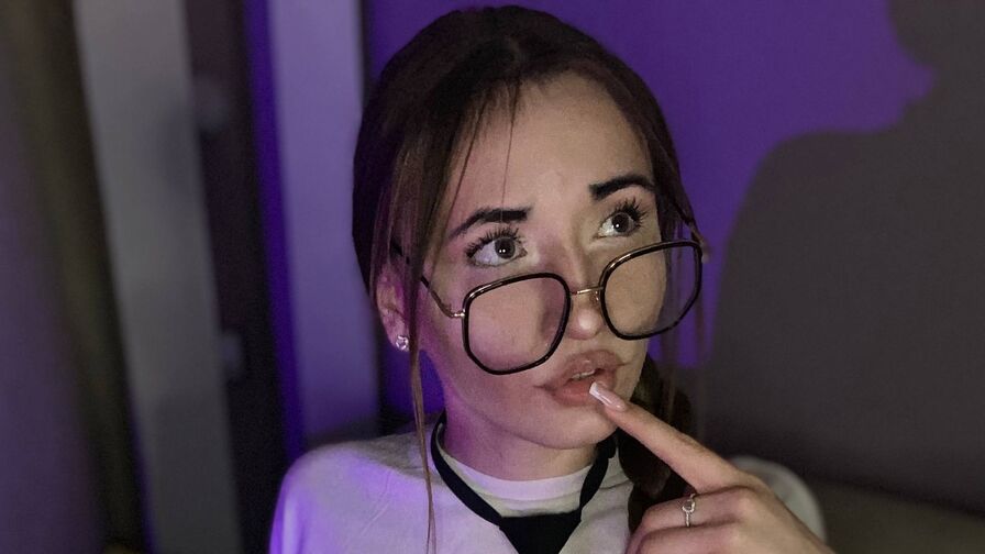 Watch ClarethaPeffer live on shemalefreeporn.net