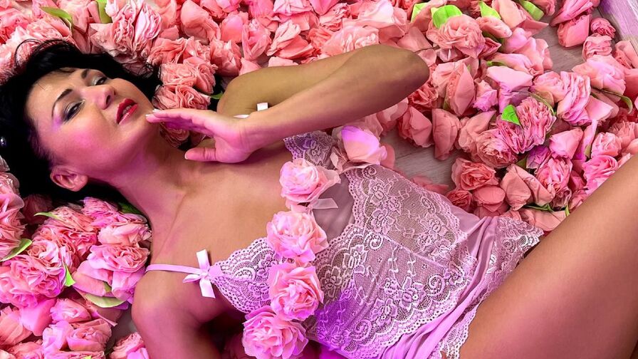 Watch MelissaWonders live on Sex Girls Blend
