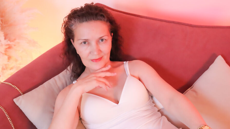 Watch IreneColin on CoolMagazineOnline.com