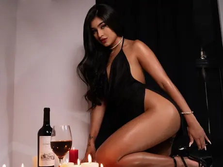 Chat with DanielaMills