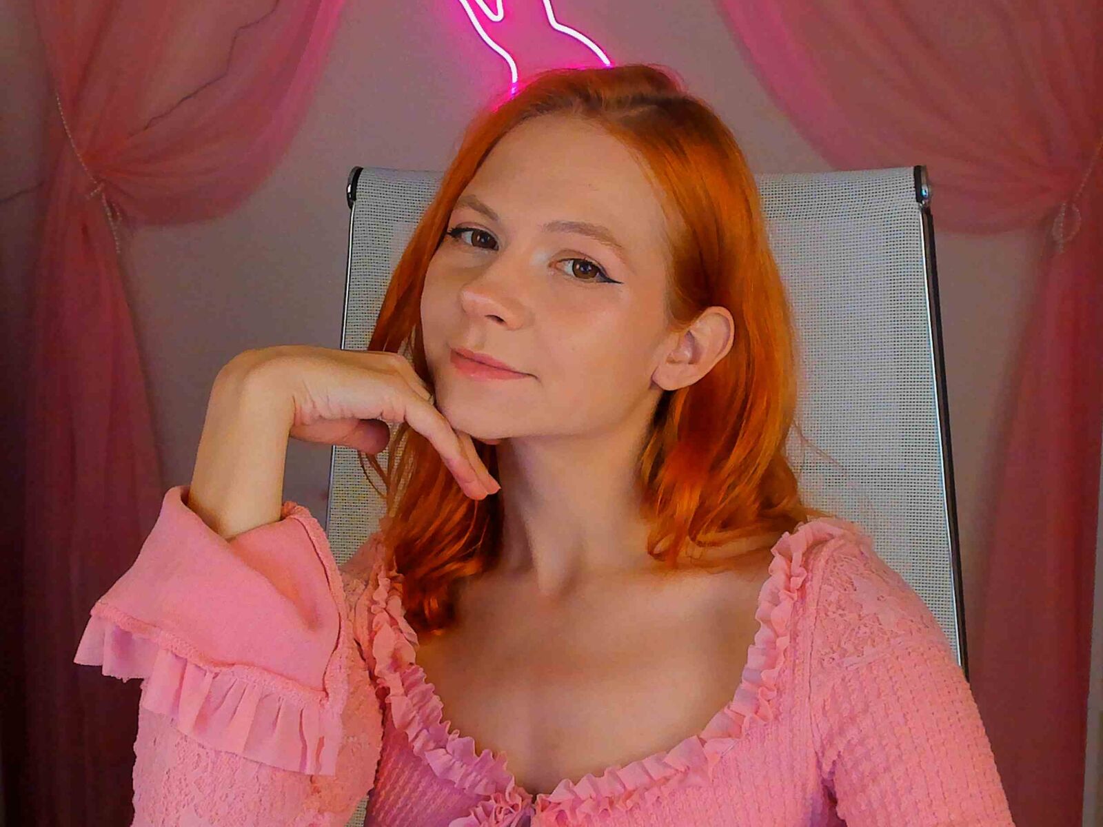 Live cam for LisaAris