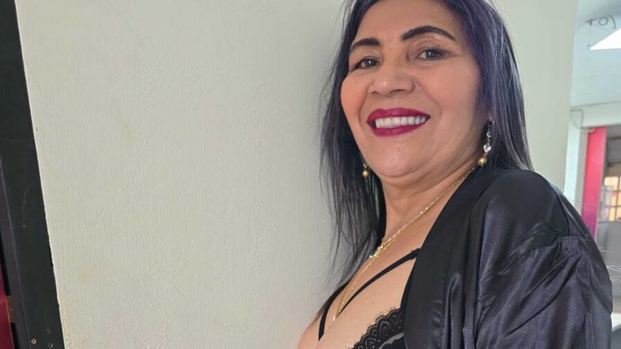 Watch CelestBlack live on She CamShow