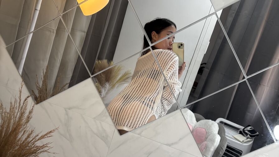 Watch ArmariahBrith live on Sex Girls Blend