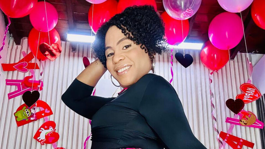 Watch AriEbony live on Widestreams