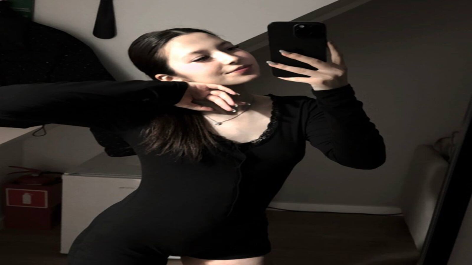 PollyJares erotic portrait