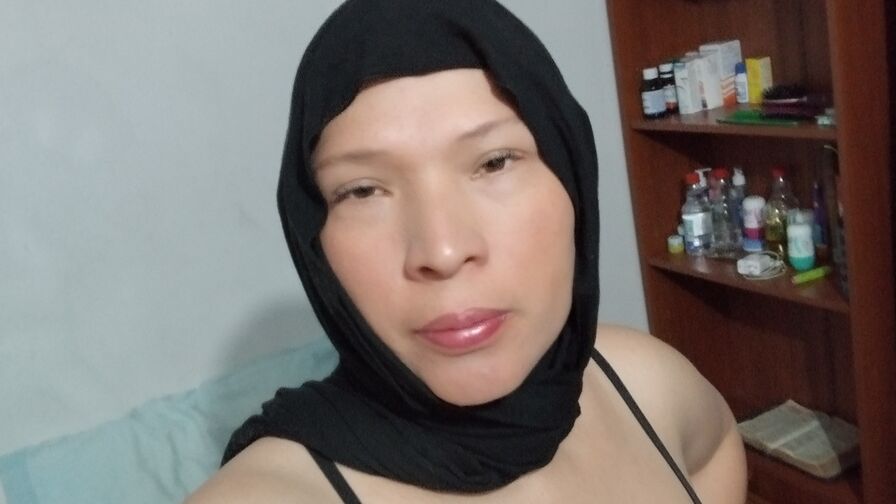 Watch LunaPhasiones live on shemalefreeporn.net