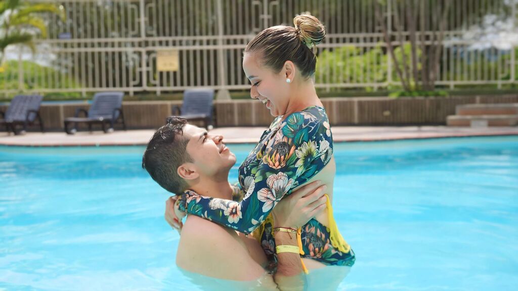 Sex chat gratuit in direct cu AngelaMax pe LiveJasmin