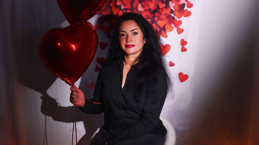 Discover EveNis on YoniPorn.com