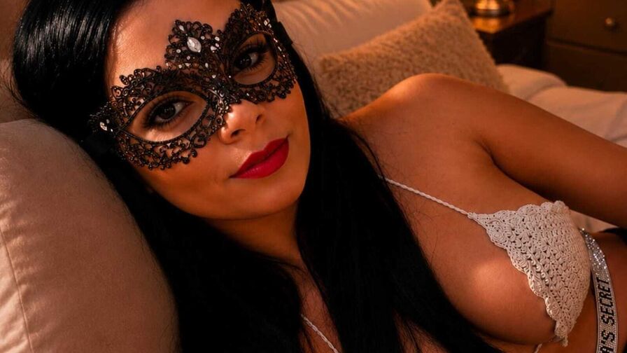 Watch KarenCanoo live on Fleur Mature