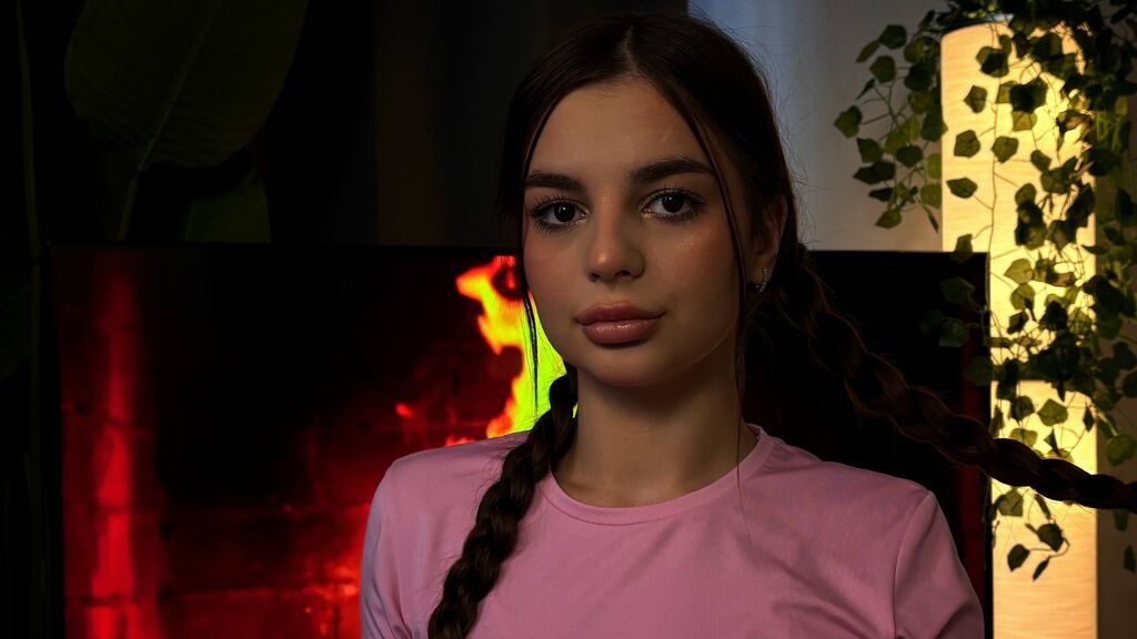 GertudeCova Live Cam and Statistics on UnifiedCams