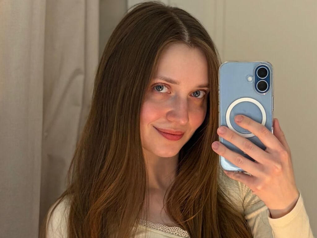 EmmaSagge live cam girl profile