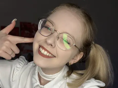 Chat with LynnaCarrington