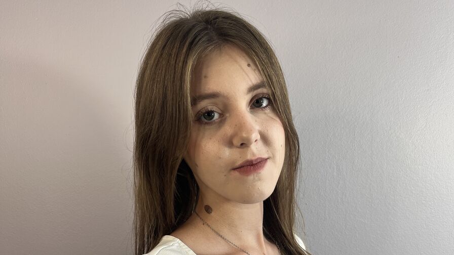 Watch MattieSotlar live on Fleur Mature