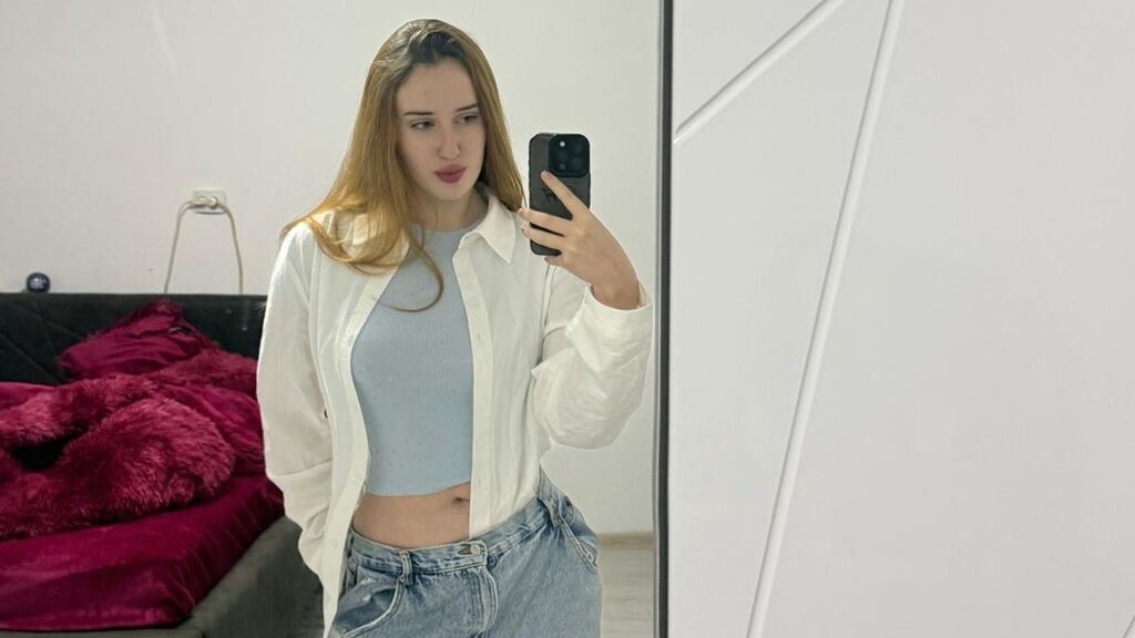 Watch  KellyLynn live on LiveJasmin
