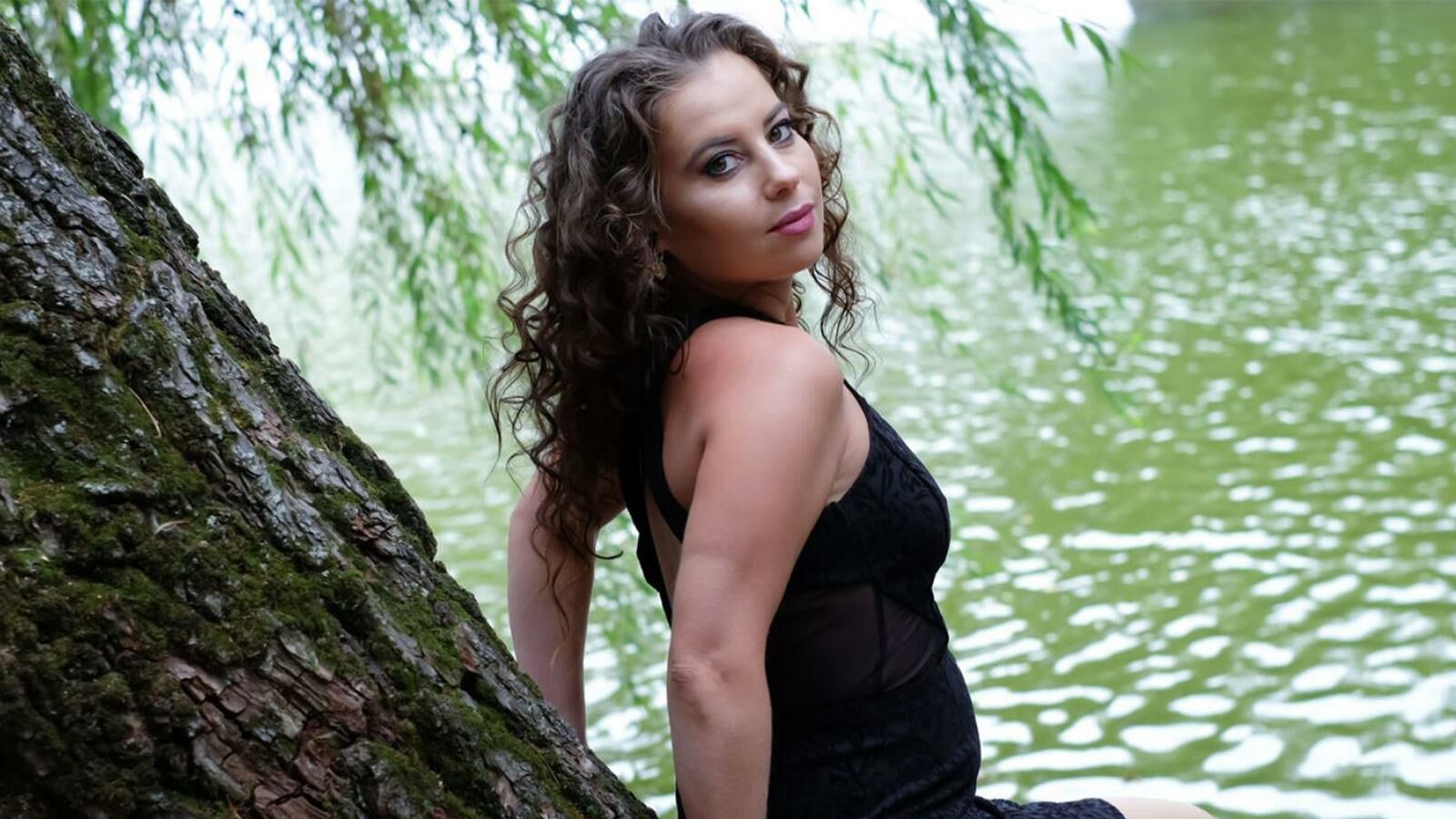 EmaAlyssa glamour portrait