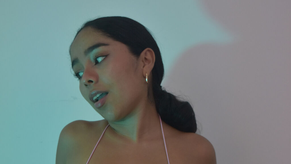 Watch SoffiDiaz live on cam on LiveJasmin