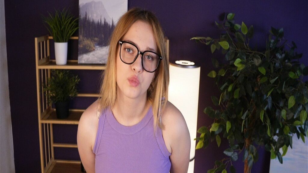 CherieVanmatre Live Cam and Statistics on UnifiedCams