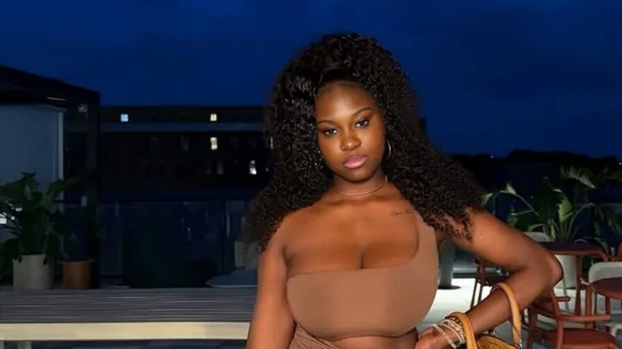 Watch RuthieMike live on Fleur Mature