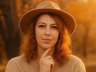 EvieBennet is a webcam model from Russia age 37