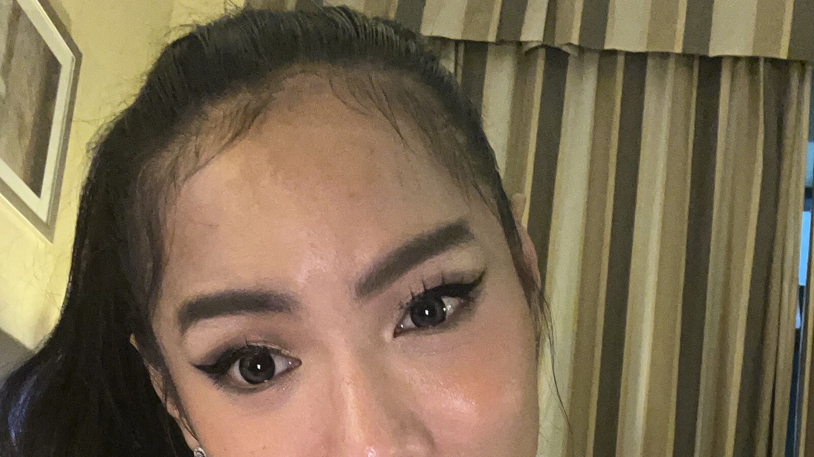 KikisBrown erotic portrait
