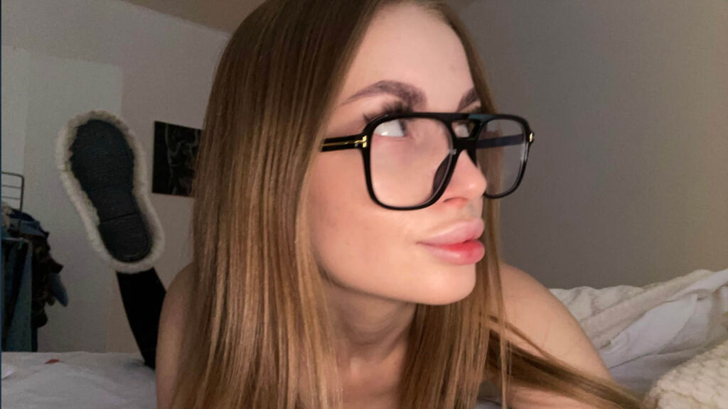 AnitaLamb live cam model at LiveJasmin