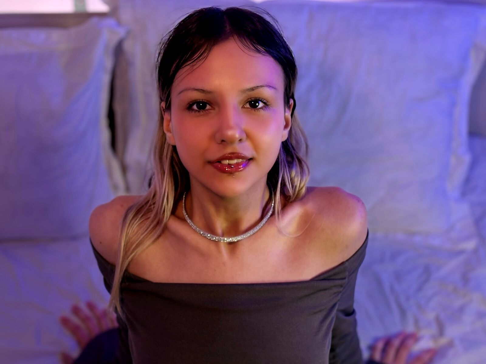 Live cam for CleoCarter