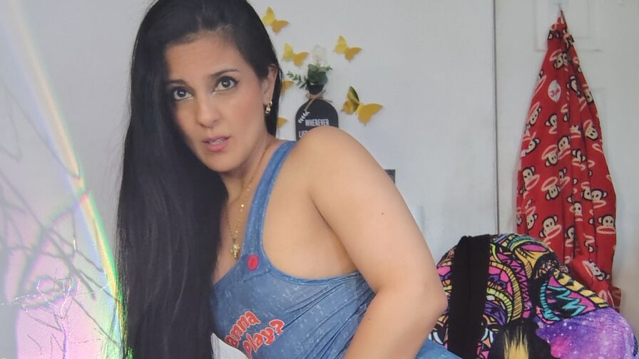 Watch LiliJade on CoolMagazineOnline.com