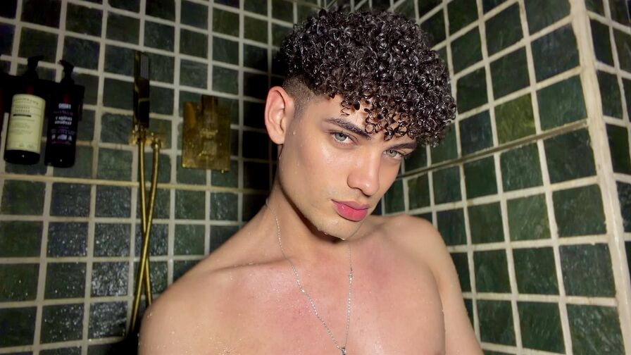 Watch VillyXin on CoolMagazineOnline.com
