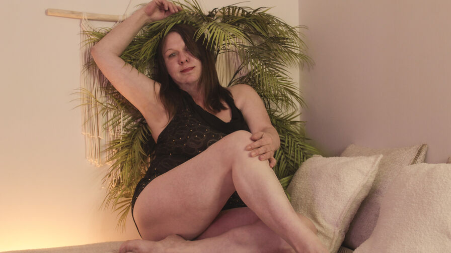 Free Naked KellyLeach