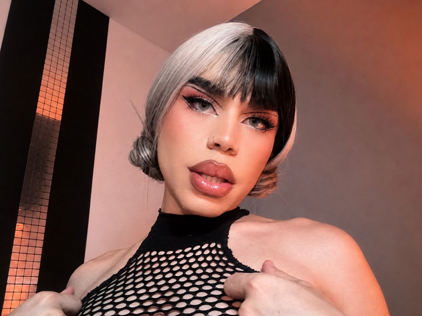Live cam for LucyGiraldo