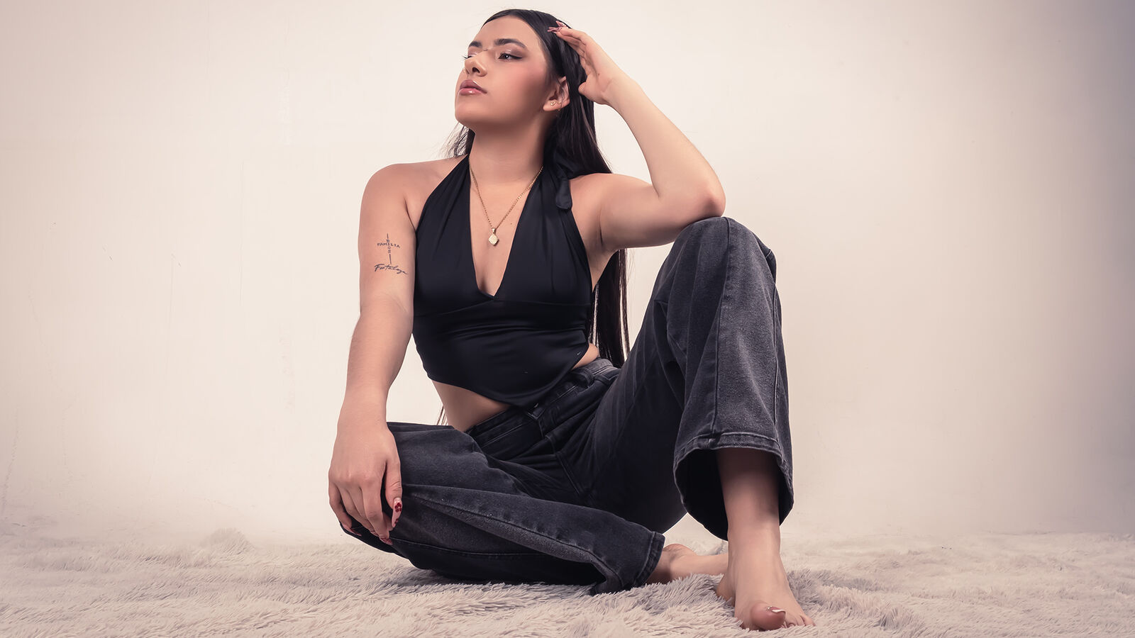 MaiaVega erotic portrait