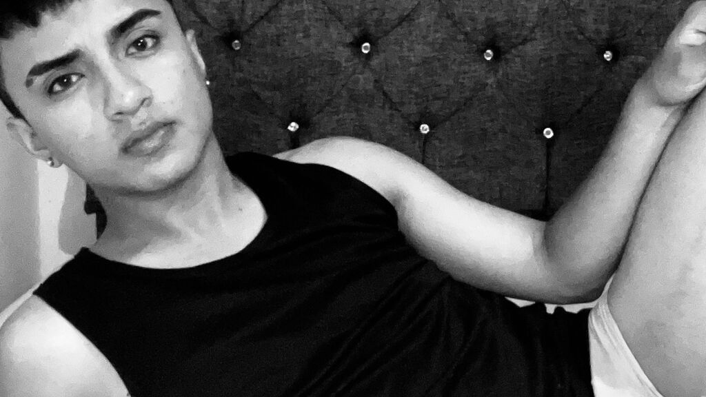 ThiagoCastell online on GirlsOfJasmin