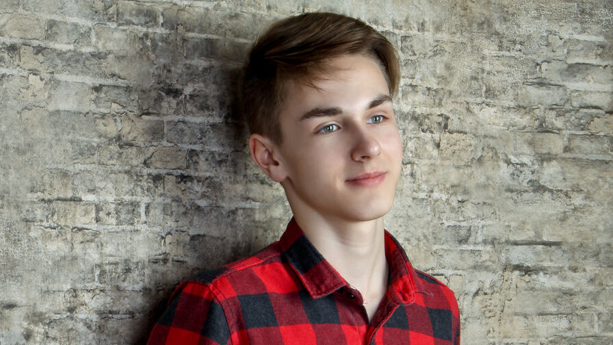 Watch DmitriyChernov live on Live Cam Index
