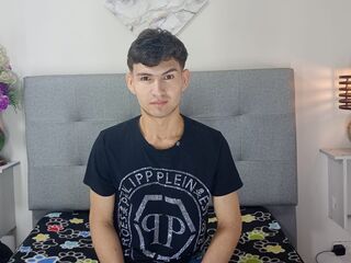 chatroom porn AdryanTomas