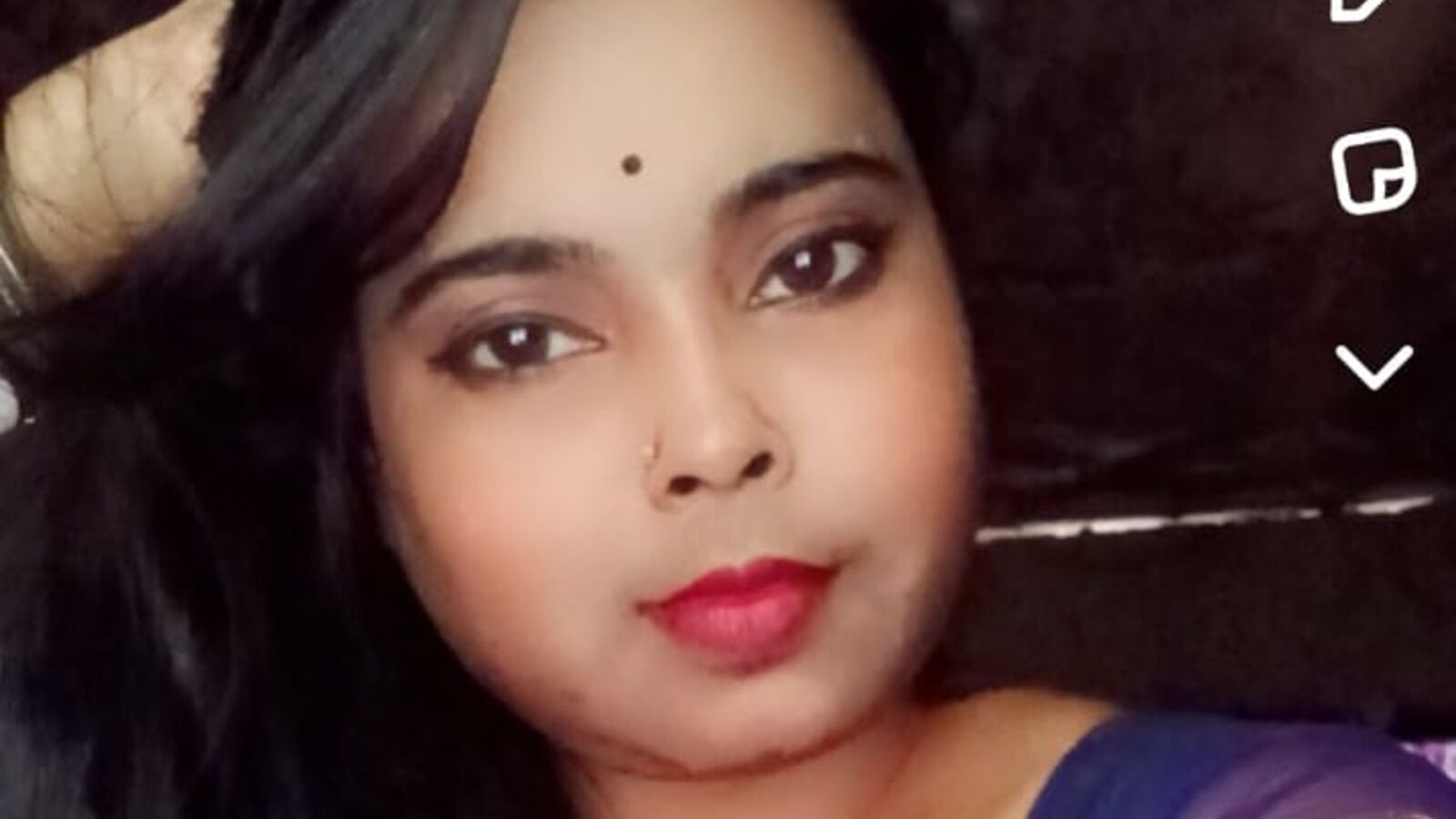 HotSiksha erotic portrait