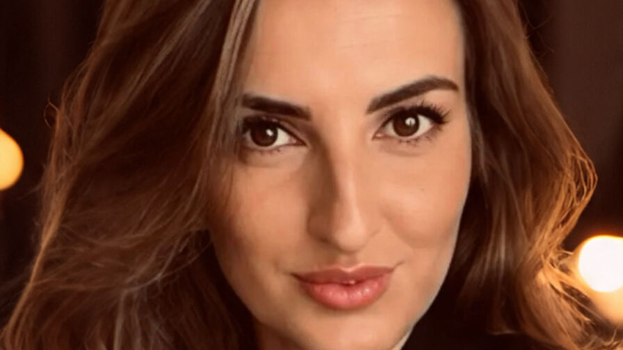 Watch LauraRiccoo on CoolMagazineOnline.com