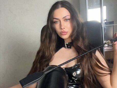 Chat with AnnaGlassi