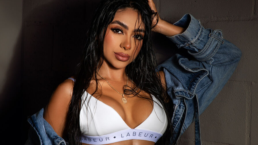 Watch CristalMatthews live on Sex Girls Blend
