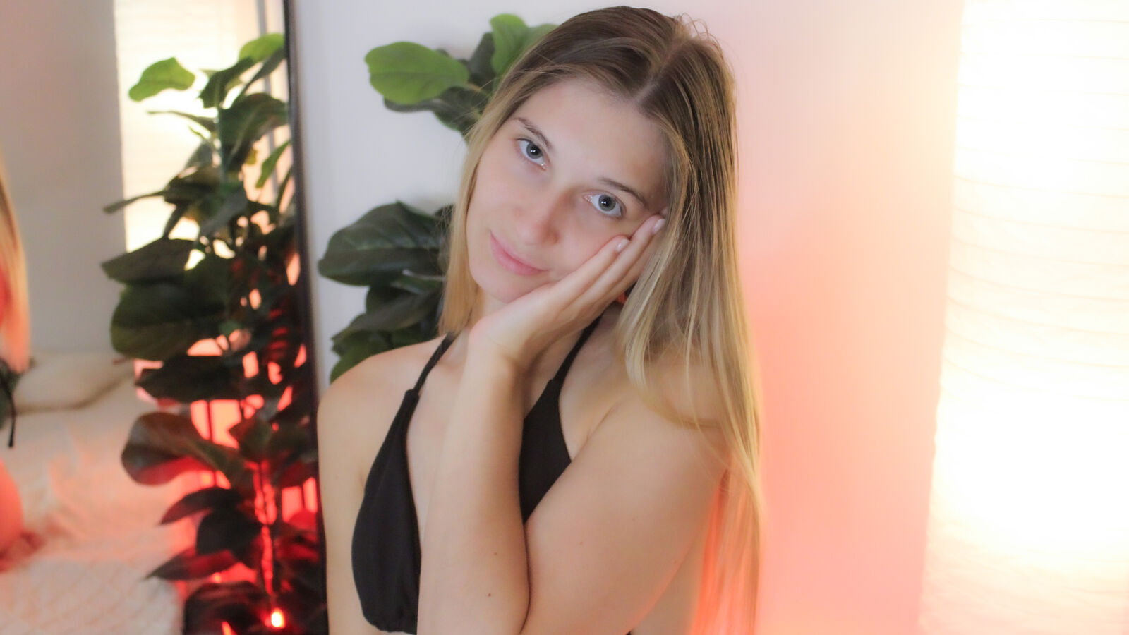 LauraPurr erotic portrait