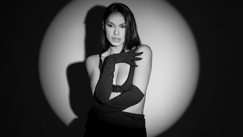 MaylaCherinne live cam model at LiveJasmin
