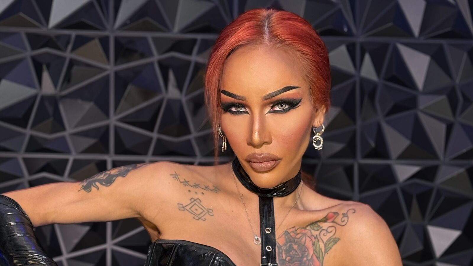 AlodiaMcBrown erotic portrait