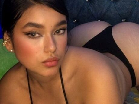 Chat with ScarletSimonz