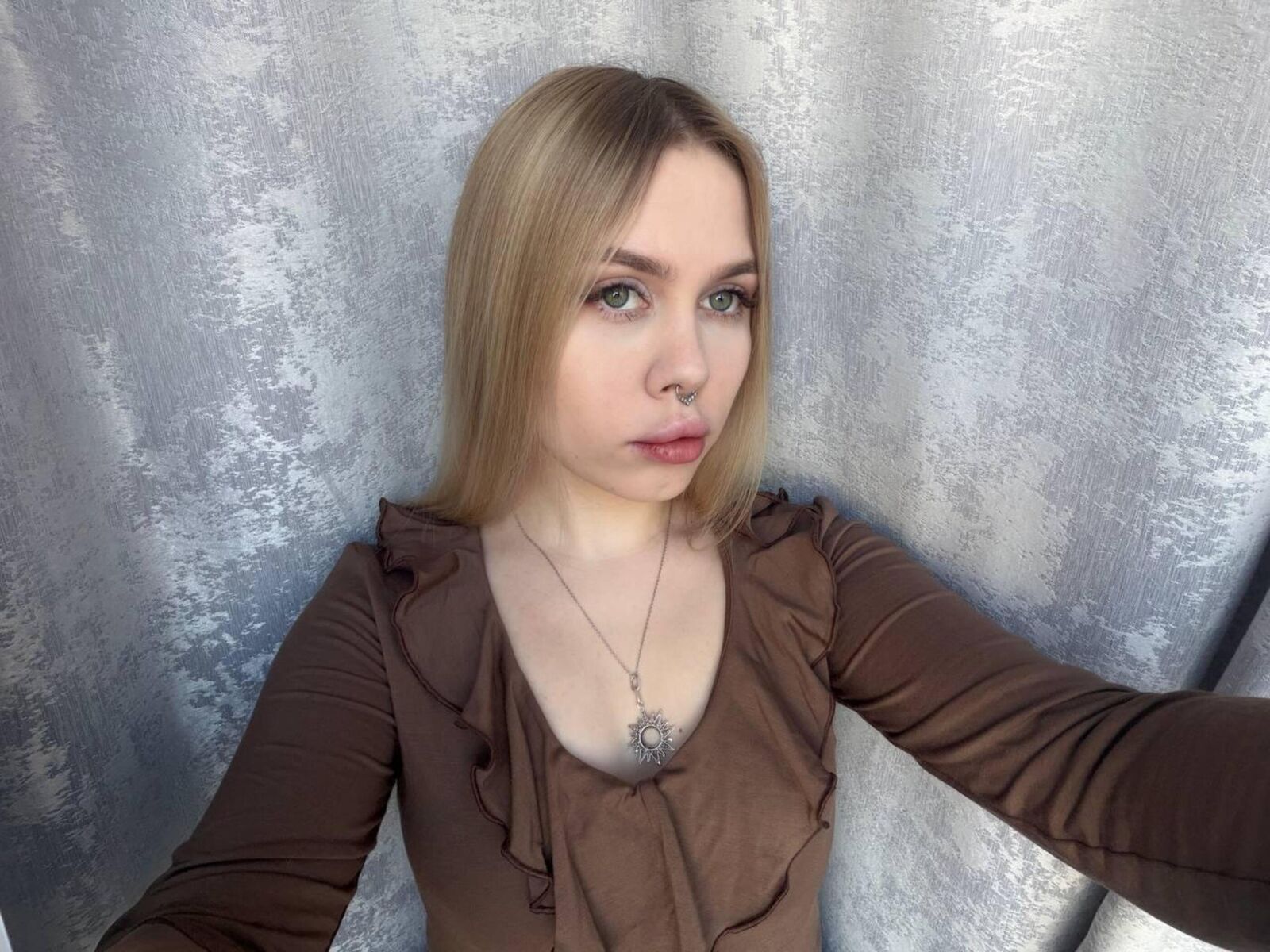 Live cam for LilianaCross