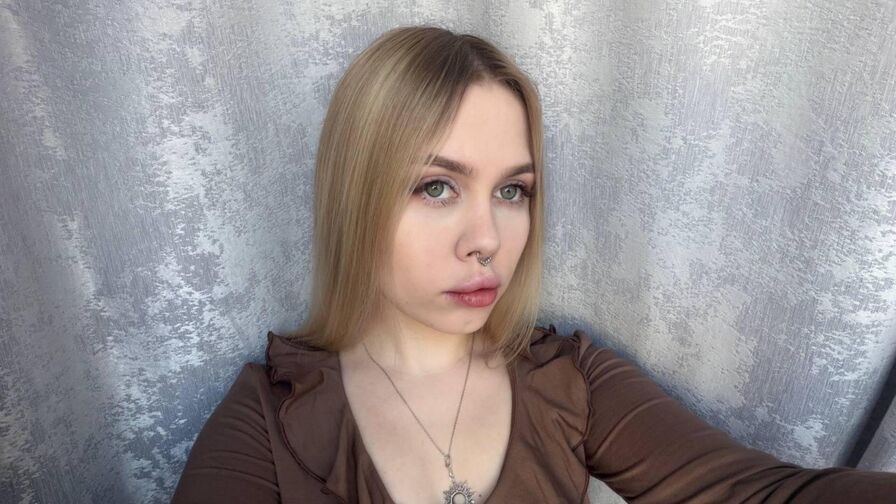 Watch LilianaCross live on shemalefreeporn.net