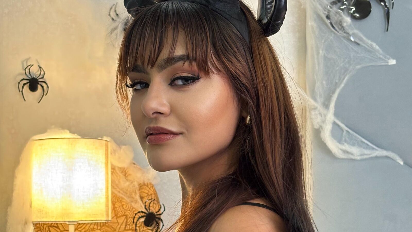 AshiaEktare glamour portrait