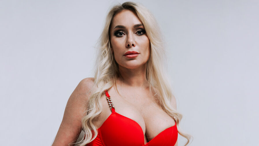 IsadoraDunkan – Female | Peachy Milf