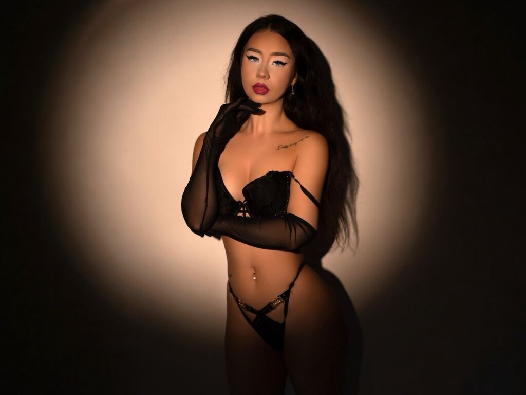 EdenBright model profile storefront photo