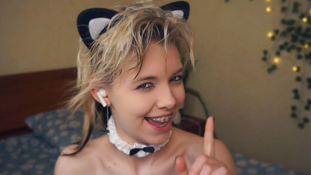 TaiteBucher Live Cam and Statistics on UnifiedCams