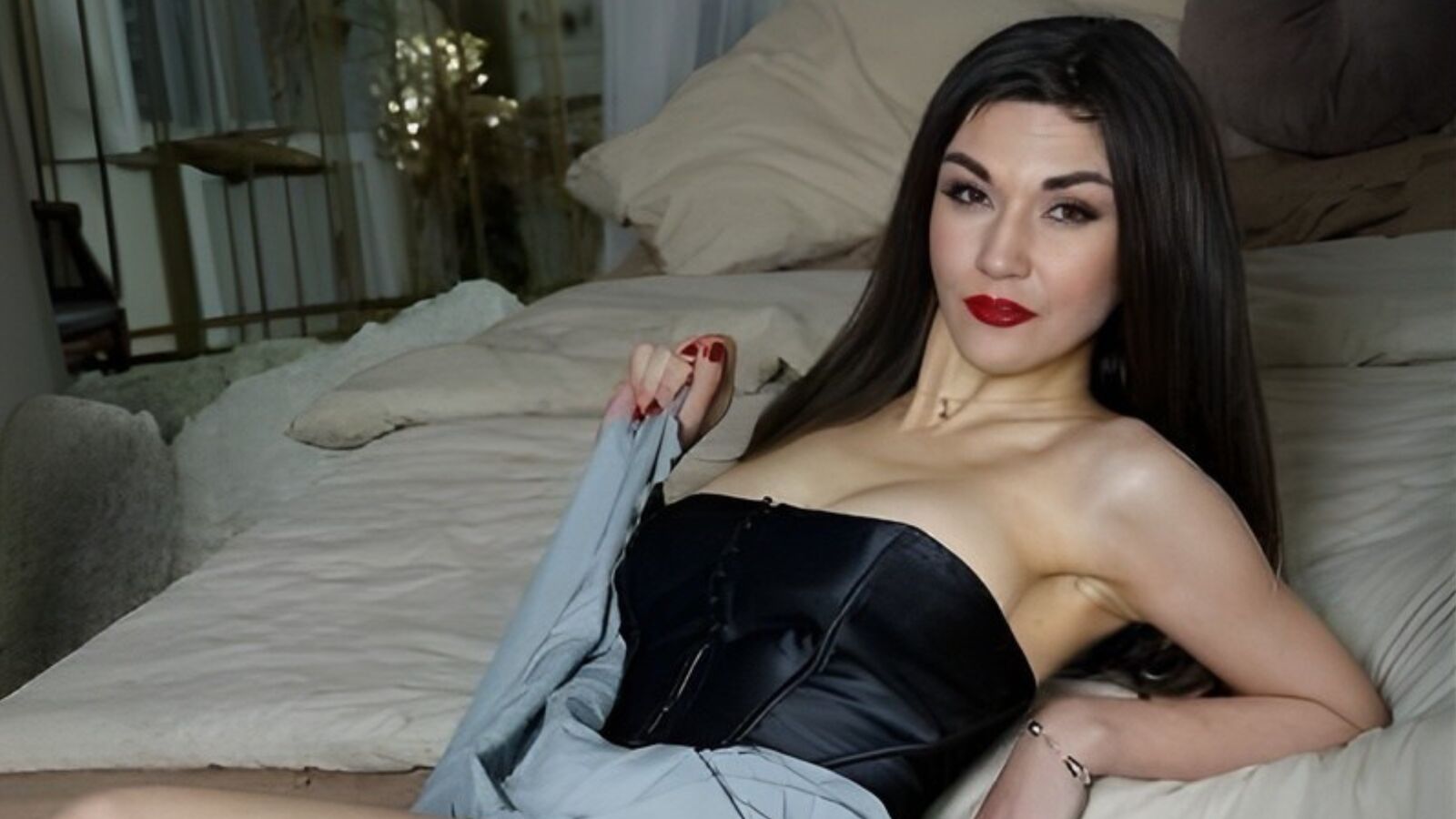 LilaGardner erotic portrait
